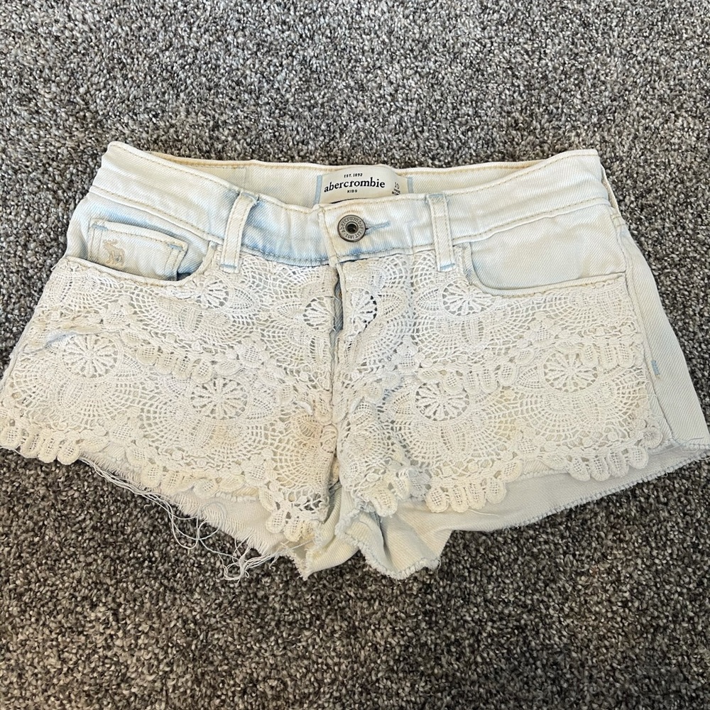 Abercrombie kids size 10 light denim shorts with lace
